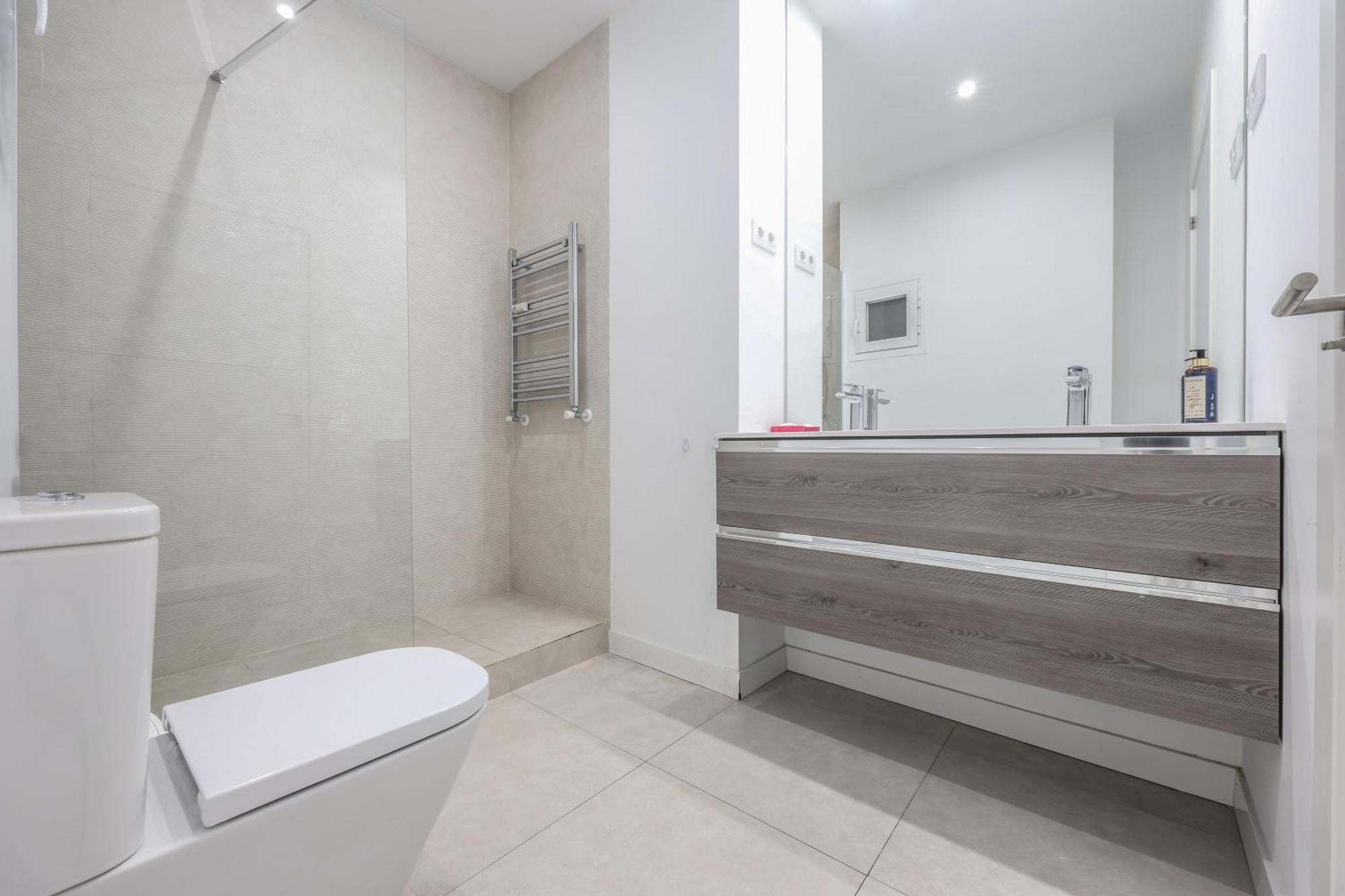Be Coliving Madrid Centro Hotel Ngoại thất bức ảnh