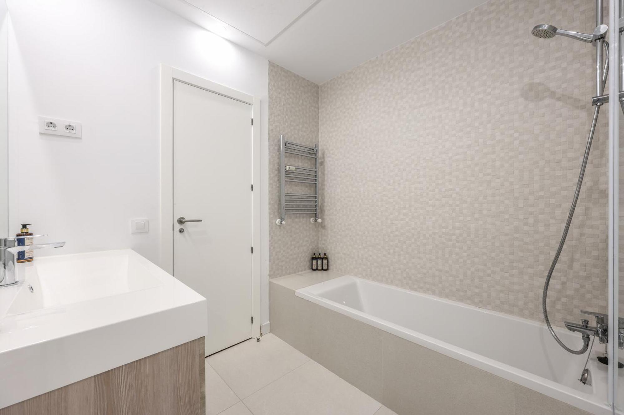 Be Coliving Madrid Centro Hotel Ngoại thất bức ảnh